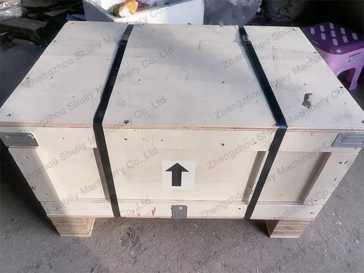 Упаковка в деревянный ящик электрического измельчителя картона